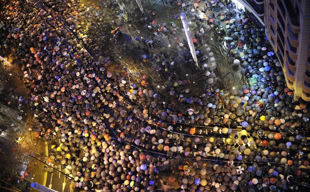 Miles de personas recorren Bilbao para pedir el fin de la dispersión