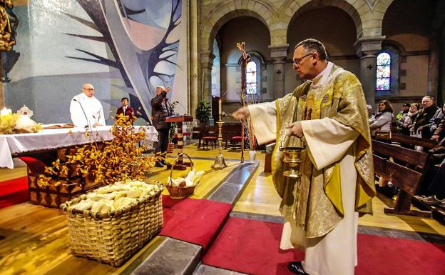 Bendición para panes y mascotas en Urkiola por San Antón