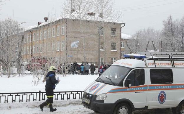 Siete heridos tras ser atacados por un adolescente con un hacha en un colegio de Rusia