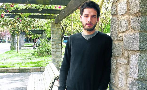 «He tenido la suerte de escribir lo que me apetecía y quiero sorprender al lector», afirma Álvaro Arbina