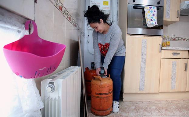 «Enciendo la calefacción sólo cuando están mis hijos. Si estoy sola, me pongo una manta»