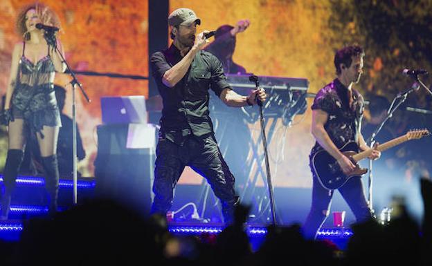 Enrique Iglesias demanda a Universal por supuesto incumplimiento de contrato