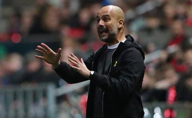 Guardiola rompe el mercado y se disfraza de pobre