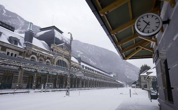 Próximo hotel, Canfranc