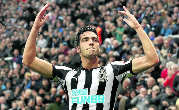 Mikel Merino, titular con el Newcastle, muy lejos del Athletic