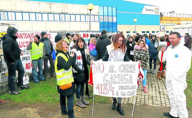 La plantilla de Gamesa se opone a negociar un plan de empleo sustentado en traslados