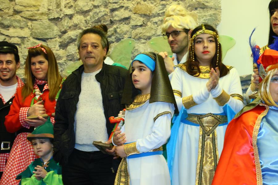 Presentación de las 25 comparsas del carnaval de Vitoria