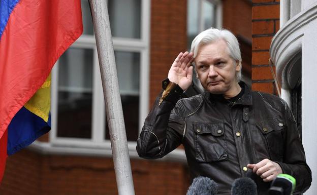 Assange pierde el primer fallo en su intento legal de quedar libre