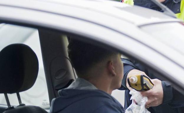 Da positivo en todas las drogas en un control de la Guardia Civil de Pontevedra