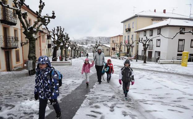 El Gobierno vasco mantiene la alerta por nieve y placas de hielo