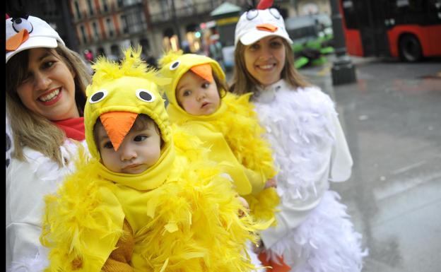 La lluvia agua el Carnaval de Bilbao