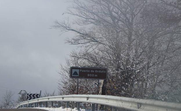 El puerto de Orduña, el único que permanece cerrado por la nieve en Álava