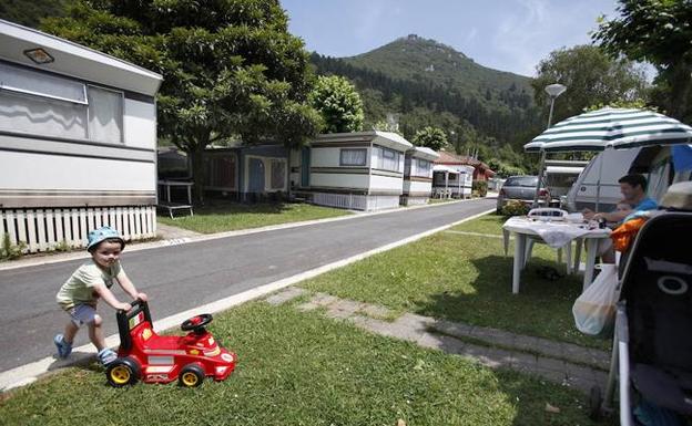 Ibarrangelu duplica la ayuda por hijo nacido hasta alcanzar los 600 euros