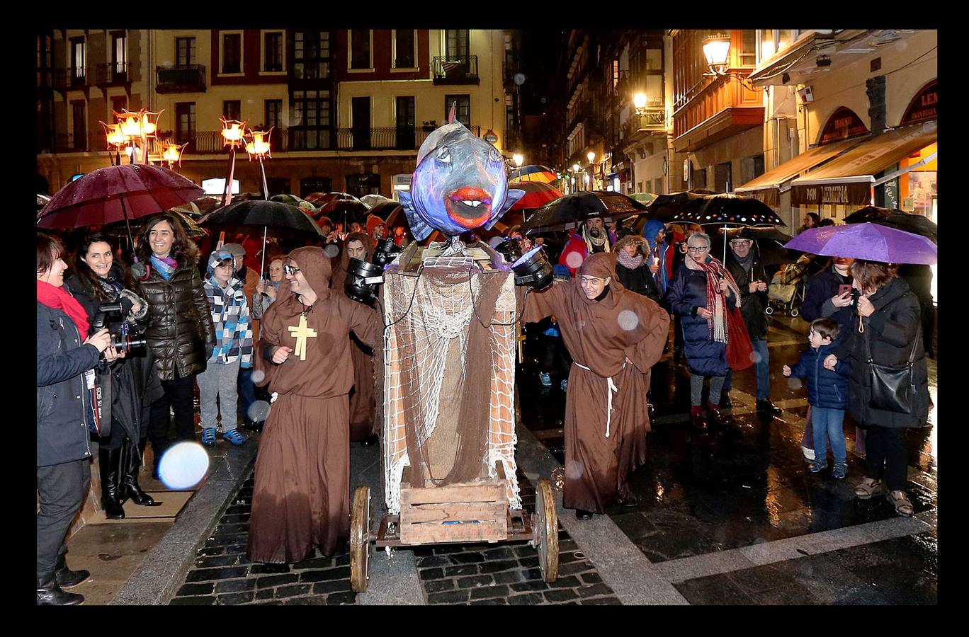 Bilbao despide los carnavales con la quema de la sardina
