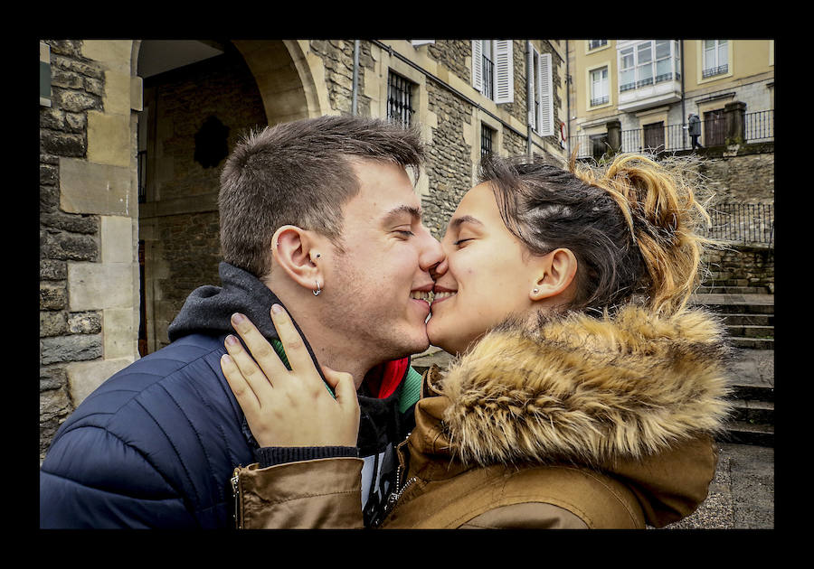 Besos para celebrar San Valentín en Vitoria