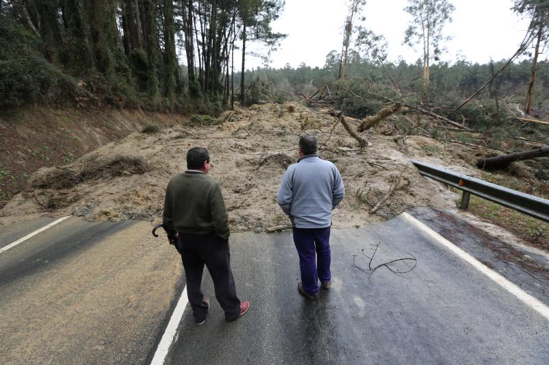 Los supervivientes de Larrabetzu: «Salieron en calzoncillos. El barro se lo tragaba todo»