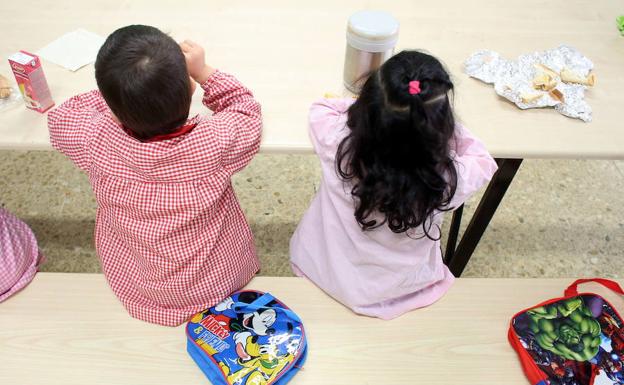 El coste del fraude de los comedores enfrenta a Urkullu y a los padres