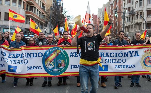 Fracasan las negociaciones para la equiparación salarial entre policías y guardias civiles con los Mossos