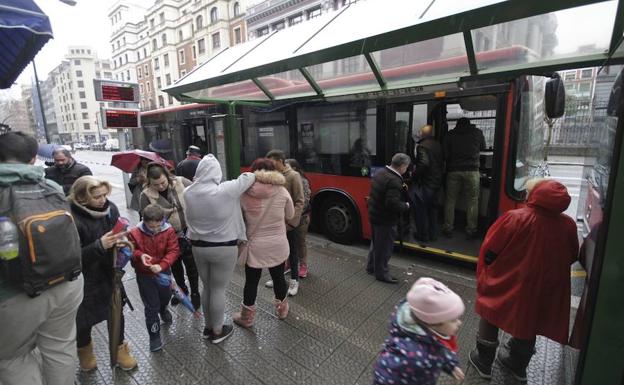 El Ayuntamiento revisará este año la accesibilidad de ocho paradas de Bilbobus