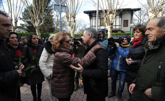 Todos los partidos se suman al homenaje a Fernando Buesa