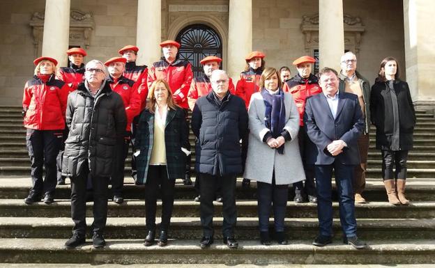 Los Miñones se concentran en Vitoria en solidaridad con el ertzaina fallecido tras los altercados de San Mamés