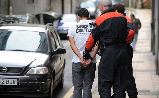 Detenido por agredir sexualmente a su excompañera sentimental en Usurbil