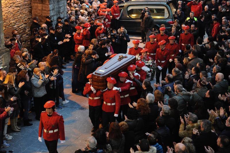 Multitudinario adiós a 'Ino' en Ermua: «Buen hijo, buen padre, buen compañero»