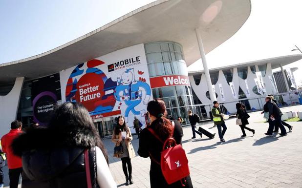 El Gobierno avisa de que «el desplante mezquino» de Colau al Rey pone en riesgo el congreso de móviles