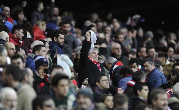 Gritos de «¡Cuco, vete ya!» en San Mamés