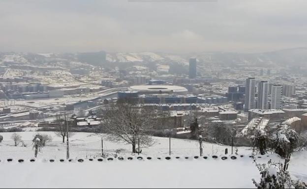 La mayor nevada en 33 años sorprende a Bizkaia