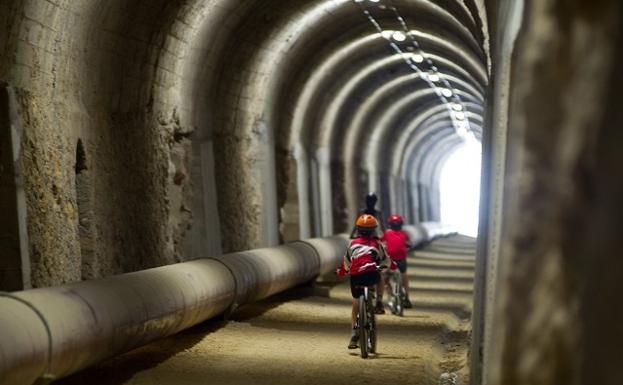 La Diputación restaurará el túnel de la vía verde del Vasco-Navarro entre Leorza y Cicujano