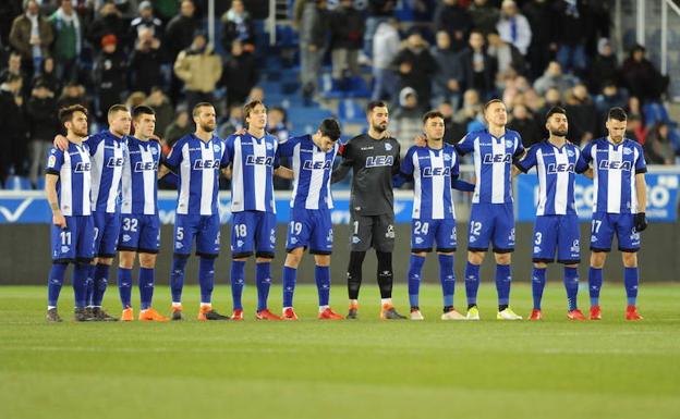 Mendizorroza guarda un minuto de silencio por 'Quini'