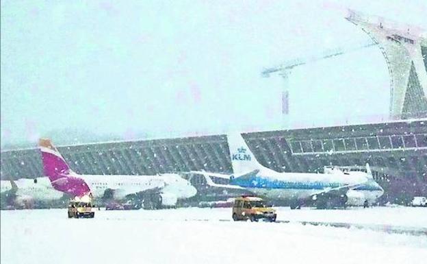 La nieve sepultó 'La Paloma' y congeló sus aviones