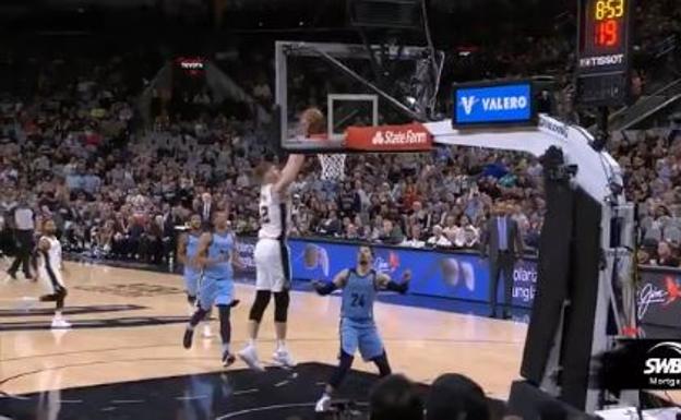 Bertans completa uno de los alley oop más raros del año en la NBA