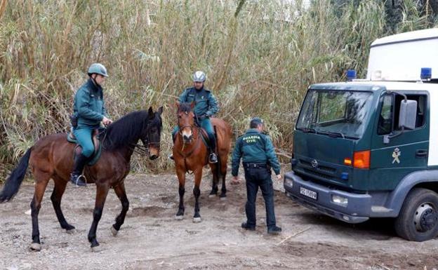 El padre de Gabriel está seguro de que el menor llevaba la camiseta encontrada cerca de la depuradora