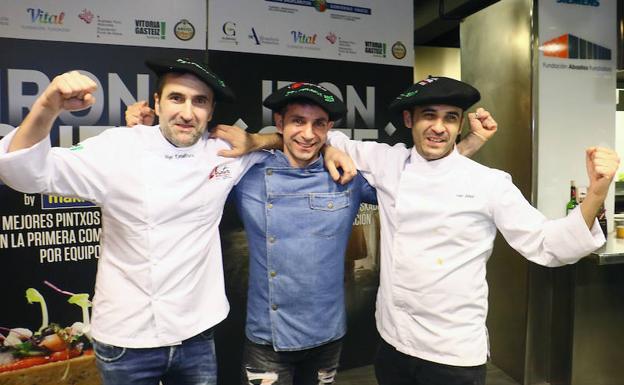 Competición en mandiles en el Miniature Iron Chef disputado en Vitoria