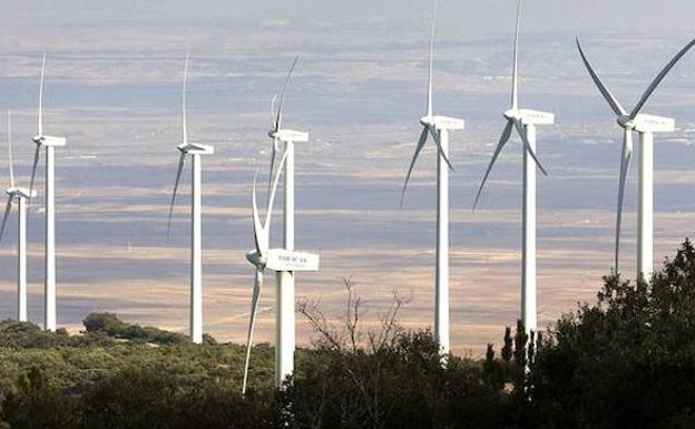 La luz se desploma hoy a mínimos de casi dos años por el temporal