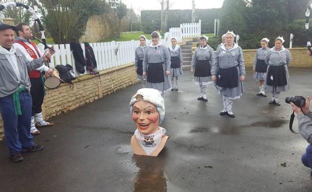 La cuadrilla Zigorrak recupera en Normandía la cabeza de la Eskarabillera