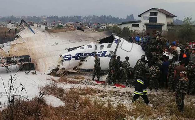 Al menos 49 muertos en un accidente de avión en Nepal