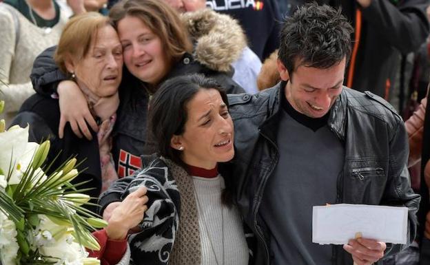 La madre de Gabriel: «Mi niño ha ganado. La bruja ya no existe»