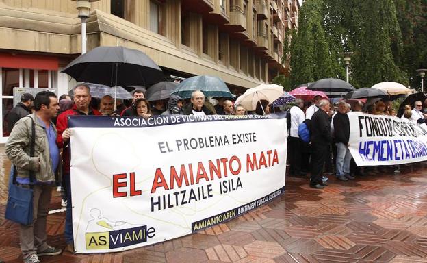 Condenan a dos firmas alavesas por la muerte de un operario por amianto