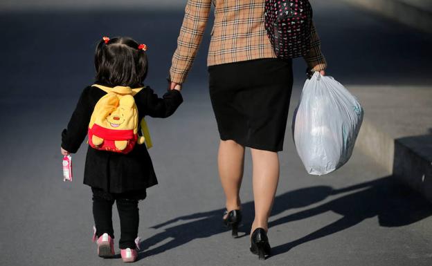 Mujer, madre y 47 años, perfil del vizcaíno con más riesgo de pobreza y exclusión