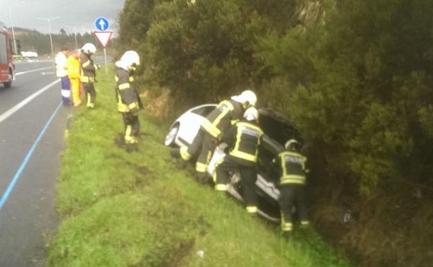 Se sale de la calzada en la AP-68 a la altura de Arakaldo