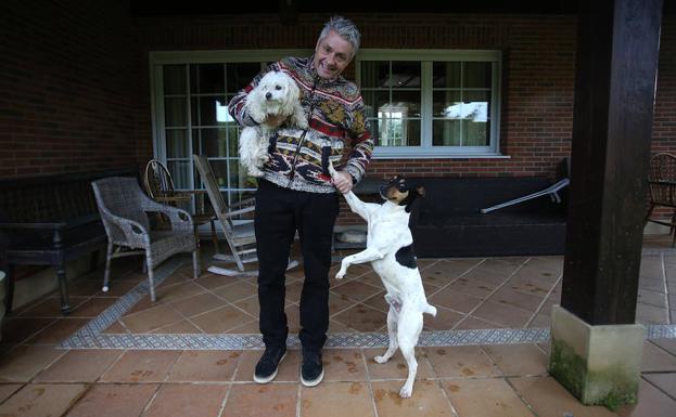 La mascota de... Fernando Canales: «Proyectar cariño hacia un perro nos hace felices»