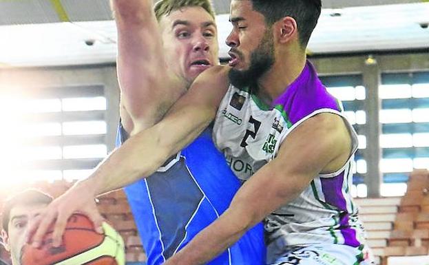 El Prat arrolla al Sáenz Horeca con un segundo cuarto letal