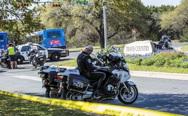El misterio de los paquetes bomba aterroriza Austin