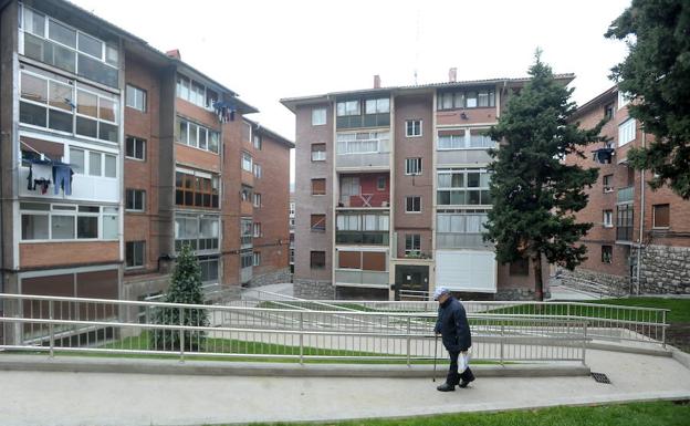 Bilbao subvencionará la instalación de ascensores en 56 edificios del barrio de Irala