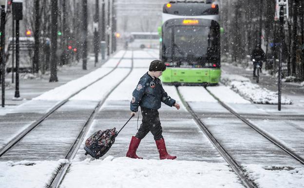 La primavera llega hoy a Álava envuelta en nieve y frías temperaturas