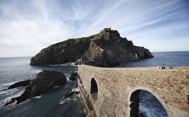 El obispado se opone a cobrar por acceder a San Juan de Gaztelugatxe