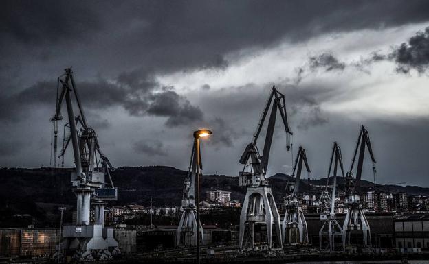 El colapso financiero de La Naval hace naufragar la construcción de un megaferry para Balearia